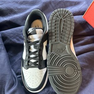 NWT NIKE 🏀⛹️‍♀️⛹🏿‍♀️⛹🏼‍♀️⛹🏾‍♀️⛹🏿‍♀️⛹🏻‍♀️WOMENS DUNK SNEAKERS🖤 LOW